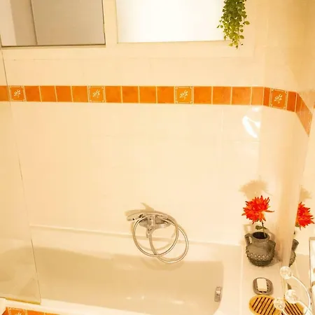 - A Deux Pas Du Palais Des Festivals