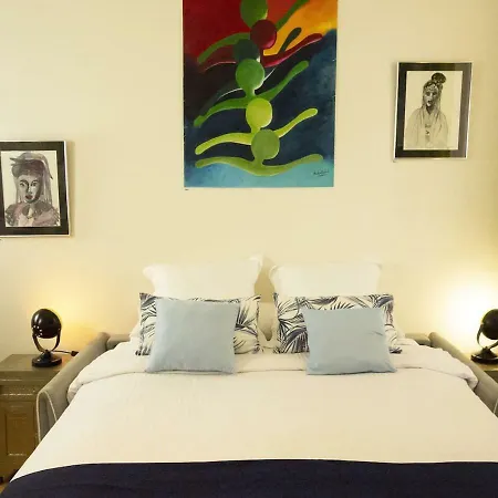 - A Deux Pas Du Palais Des Festivals